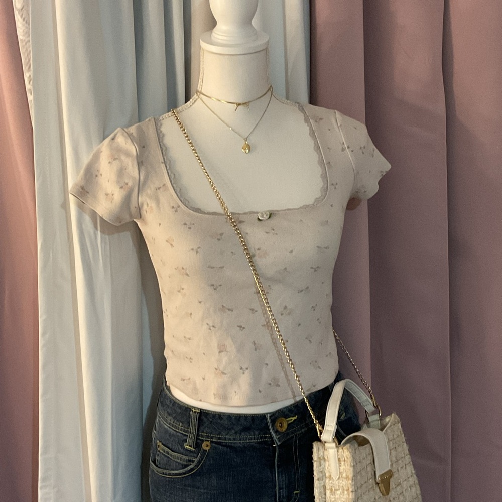 Cream Cute Lace Colla Baby Pink Sleeve Fitted Bodysuit
